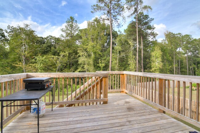 Building Photo - Beautiful home with a Walkout Basement