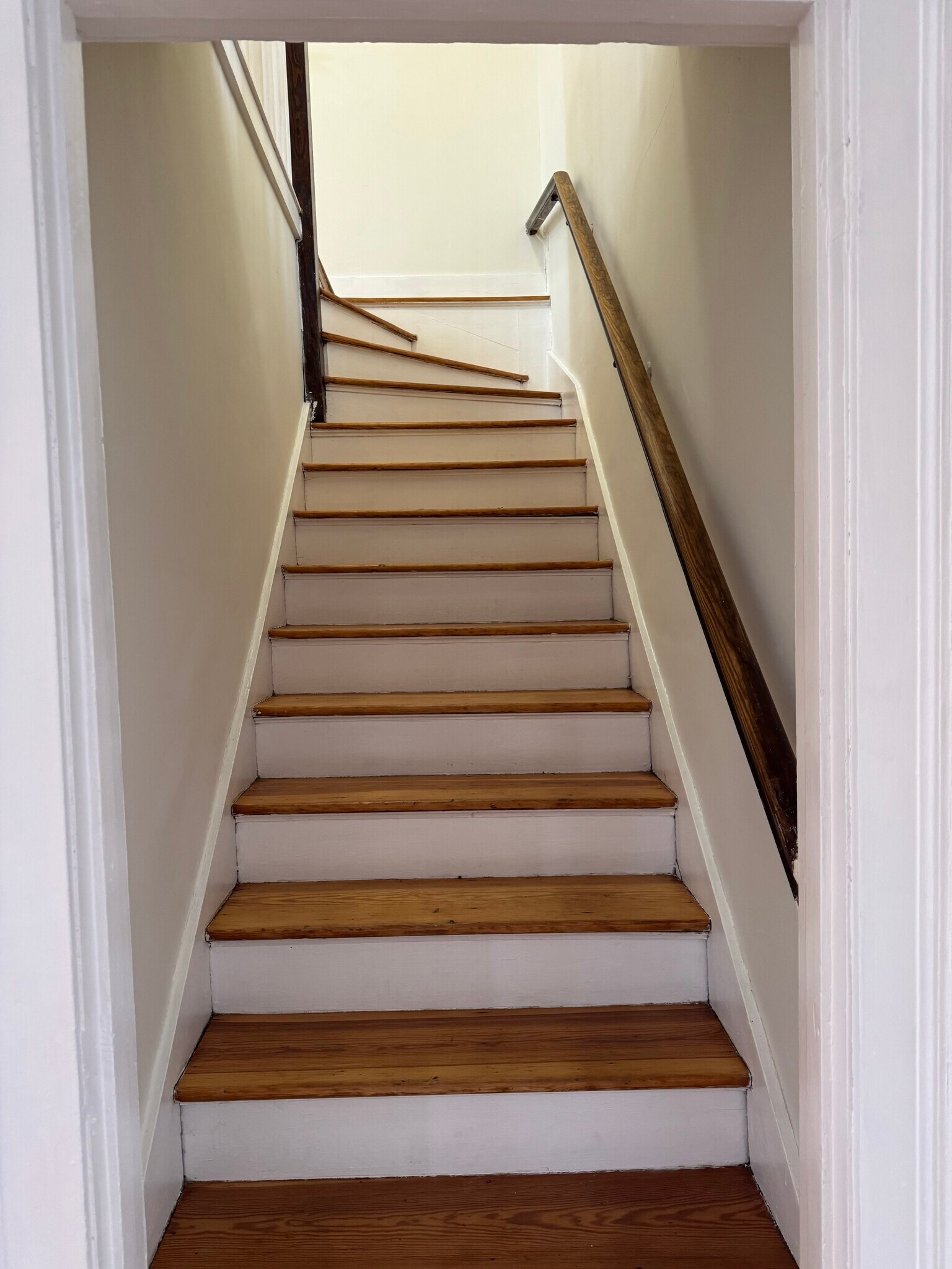 Building Photo - 245 E Hamilton Ave