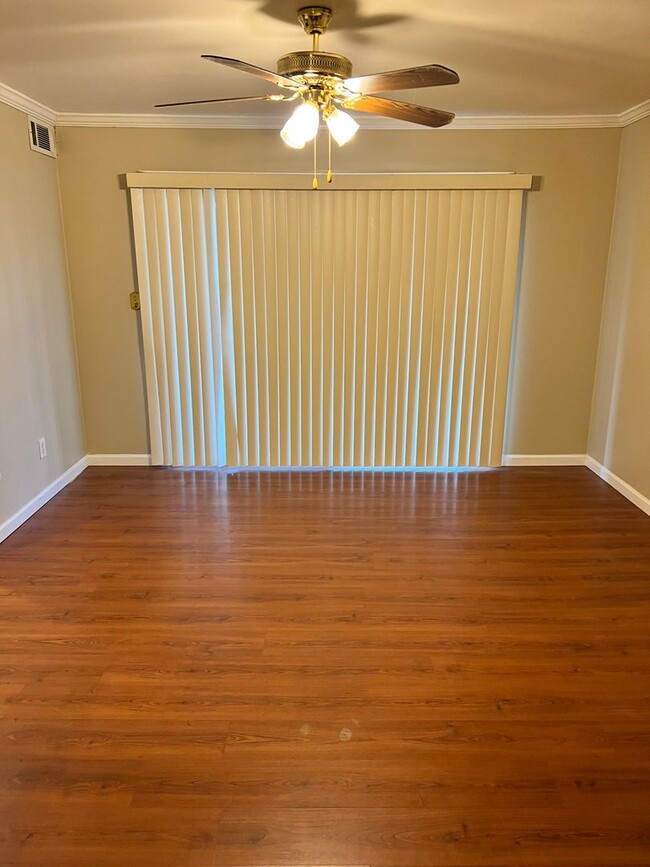 Building Photo - Recently updated Berkshire Estates Condo