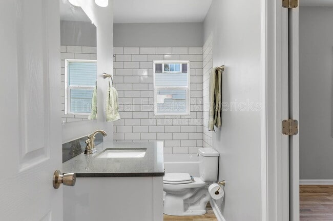 Building Photo - 1810 Jackson St