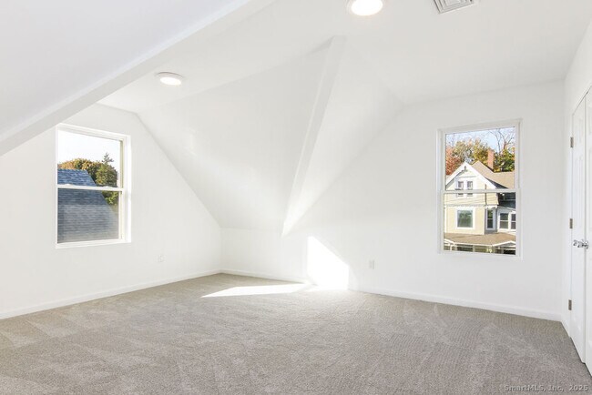 Building Photo - 66 Winthrop St