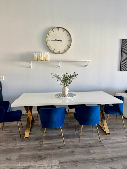 Building Photo - 5360 Mang Pl