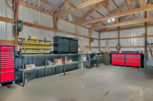 Building Photo - 4/2 on 2 acreas  Longview ISD