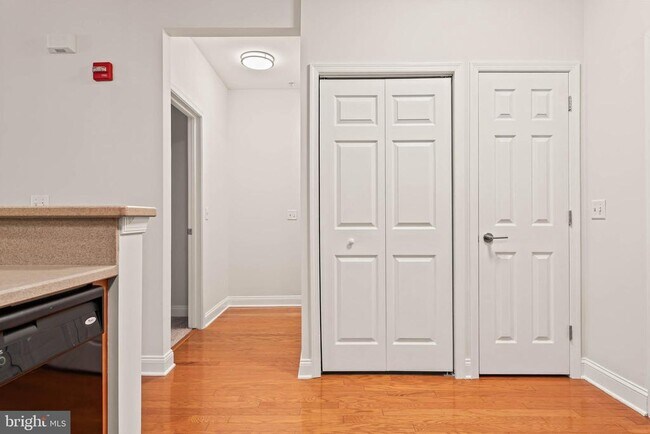 Building Photo - 200 W Elm St