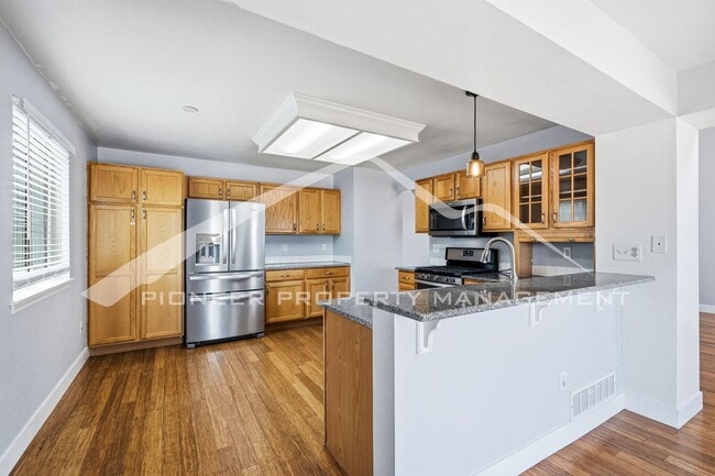 Building Photo - 333 Sanders Cir