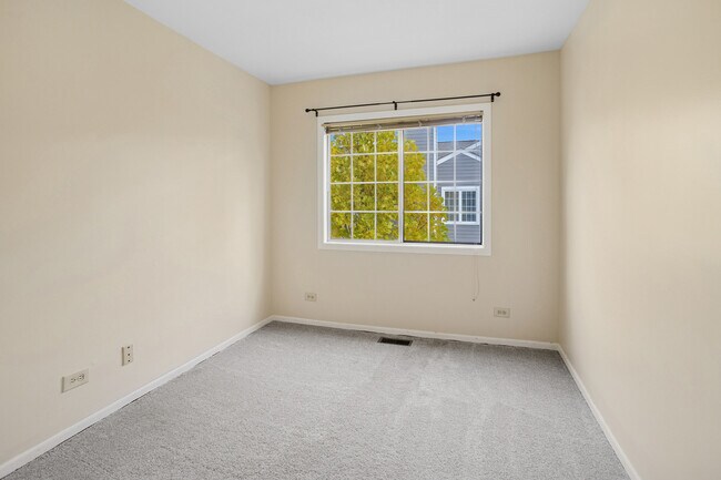 Building Photo - 1252 S Parkside Dr