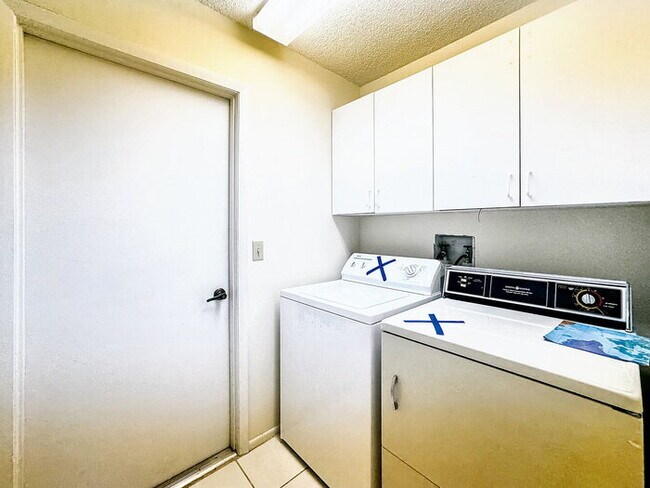 Building Photo - 55 & OLDER COMMUNITY! Charming 2-Bedroom Oasis with 2 Full Baths and 1,747 Sq Ft in New Port Richey!