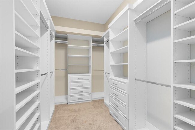 Building Photo - 8450 Laureate Blvd