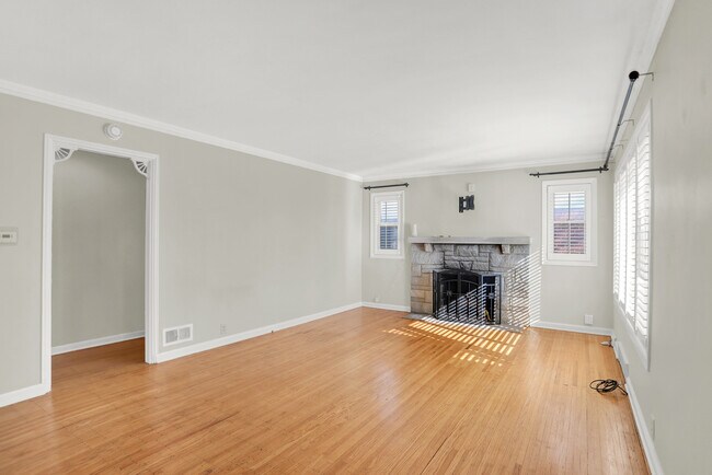 Building Photo - 1240 N Irvington Ave