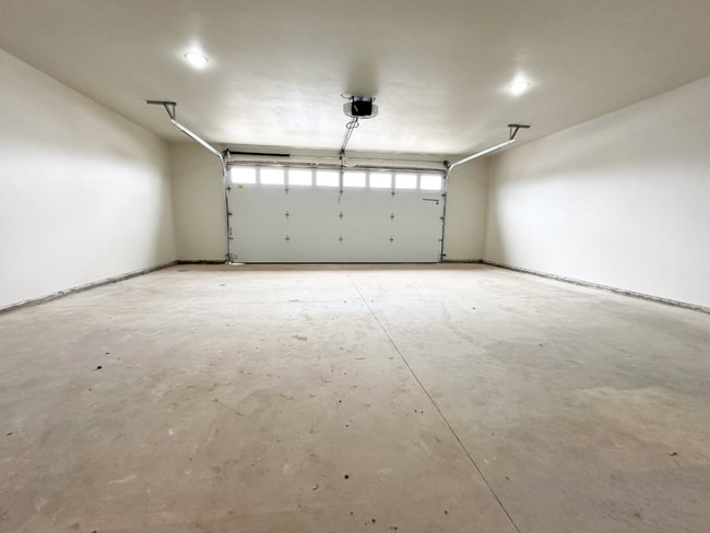Building Photo - 525 Rustic Ridge Dr