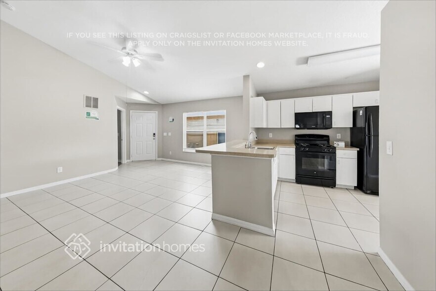 Building Photo - 10353 Lakeside Vista Dr