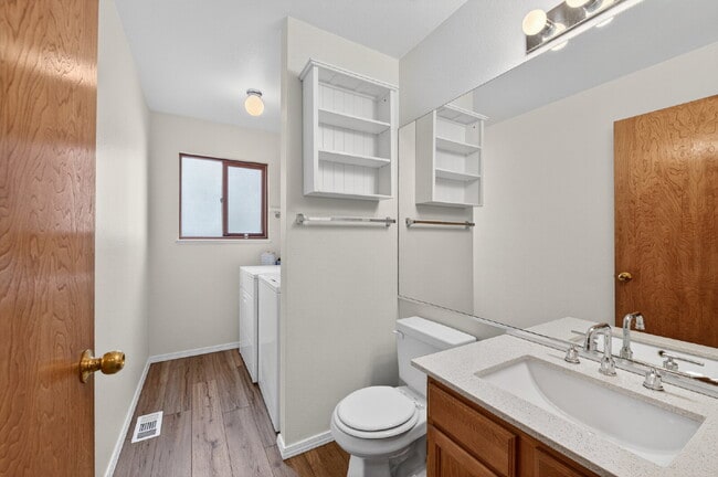 Building Photo - Available Immediately! Beautiful home in the Fairfax and Briargate neighborhood!