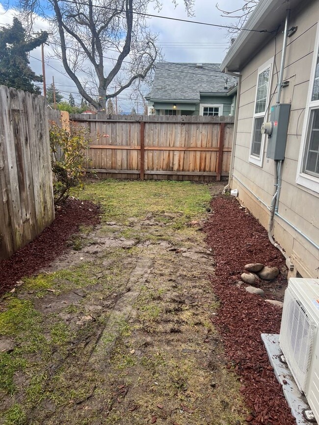 Building Photo - Affordable, Adorable Medford Home!!