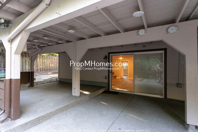 Building Photo - Stylish Updated Four Bedroom Home in Beaverton!