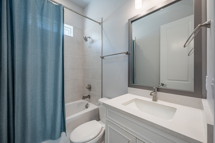 Building Photo - 2400 Ezzell Ct
