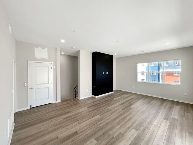 Building Photo - Stunning 3B/3BA 4-story Upgraded Home w/ P...