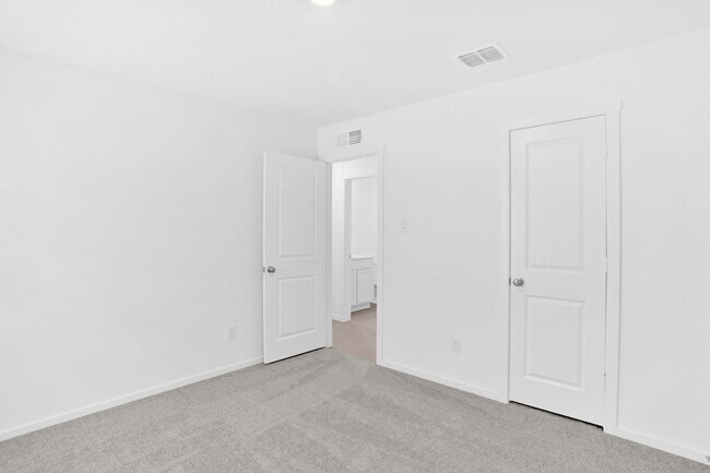 Building Photo - 835 Madrono Dr