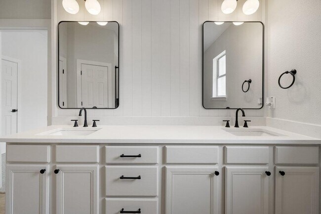 Building Photo - 1006 Cottonbowl Dr