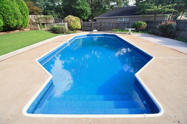 Building Photo - Large home with a pool.