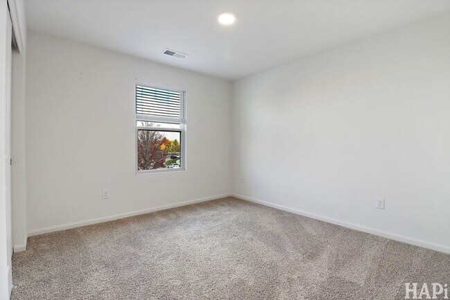 Building Photo - 2029 Magnolia Ln