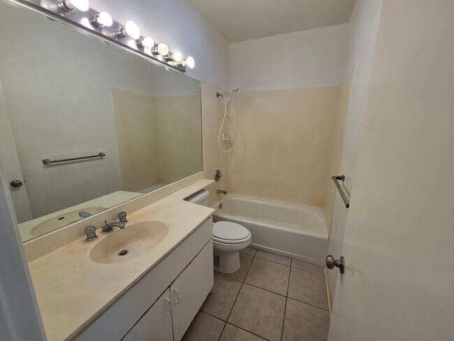 Building Photo - 91-920 Laaulu St #1F
