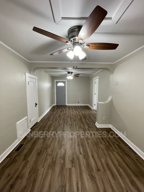 Building Photo - 220 N Main St