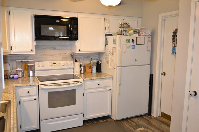 Building Photo - 10530 Permian Dr