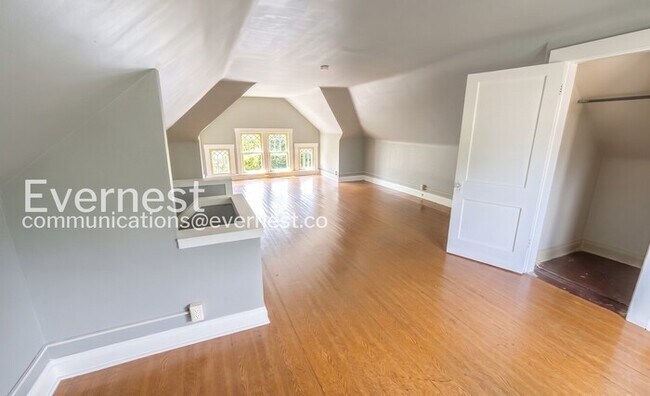 Building Photo - Spacious 4 Bed, 2 Bath Home with Fenced Yard and Stainless Steel Appliances | Pet Friendly | Avai...