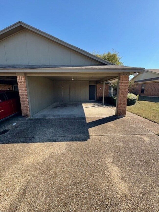 Building Photo - 204-206 Zuni