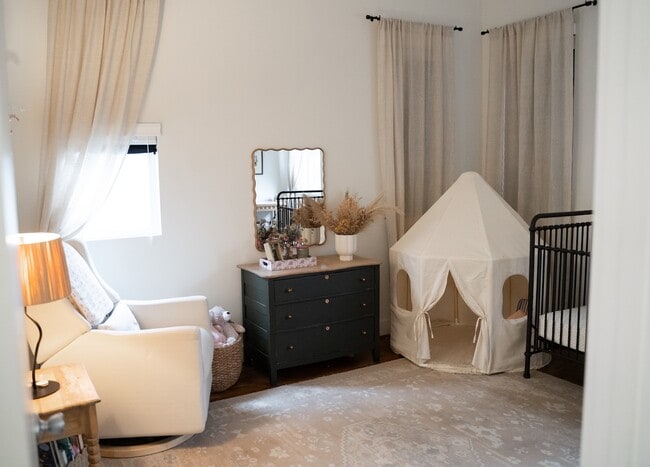 Building Photo - 424 36th Ave N