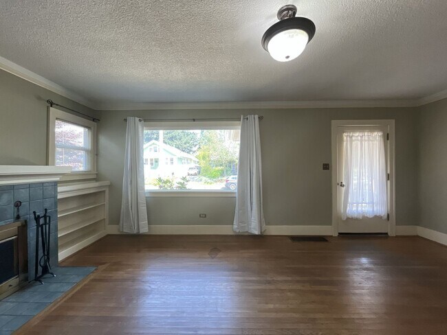 Building Photo - Charming Portland Home with Original Hardwood Floors, Finished Basement & Large Kitchen