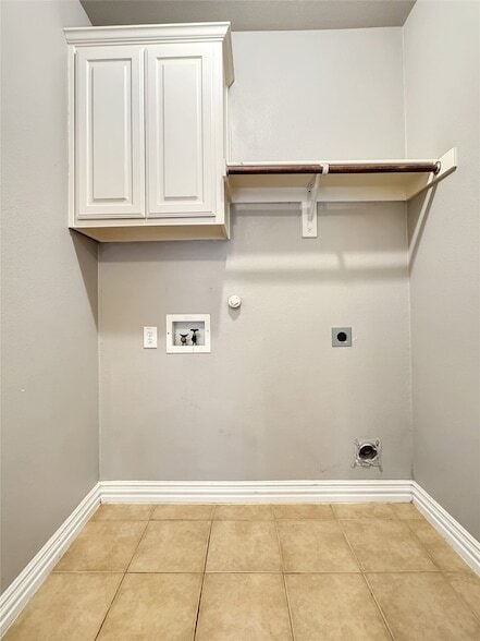 Building Photo - 5973 Country View Ln
