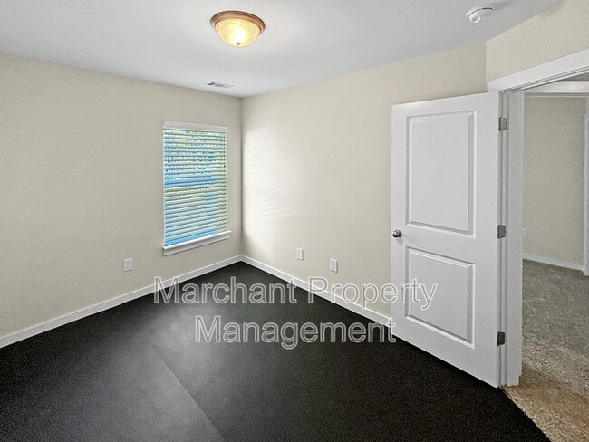 Building Photo - 766 Elmbrook Dr