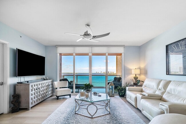 Building Photo - 2650 Lake Shore Dr