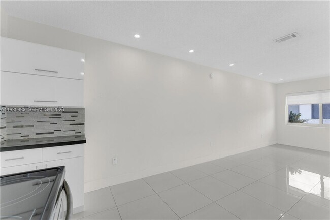 Building Photo - 5271 NW 5th St