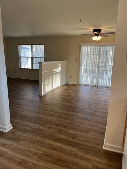 Building Photo - 211 Prairie Ct