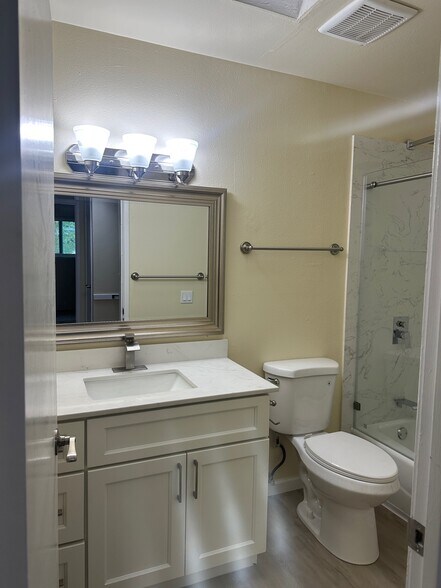 Building Photo - 1341 Drake Dr