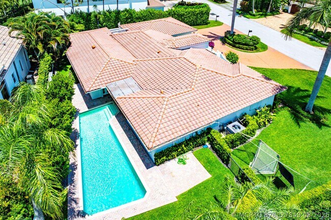 Building Photo - 1251 Thatch Palm Dr