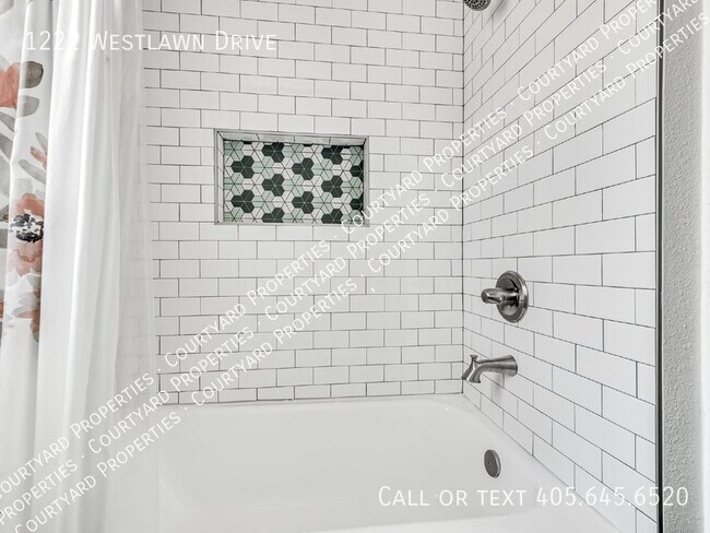 Building Photo - 1222 Westlawn Dr