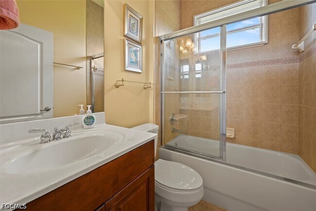 Building Photo - 13800 Farnese Dr