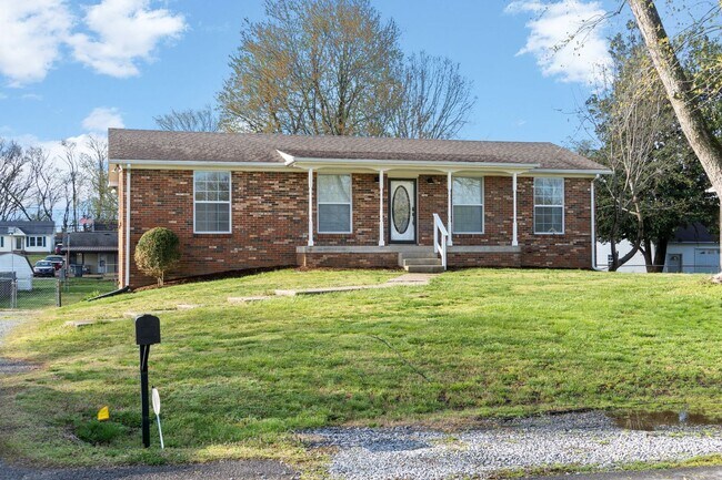 Building Photo - Pet Friendly Renovated Three Bedroom with Basement!