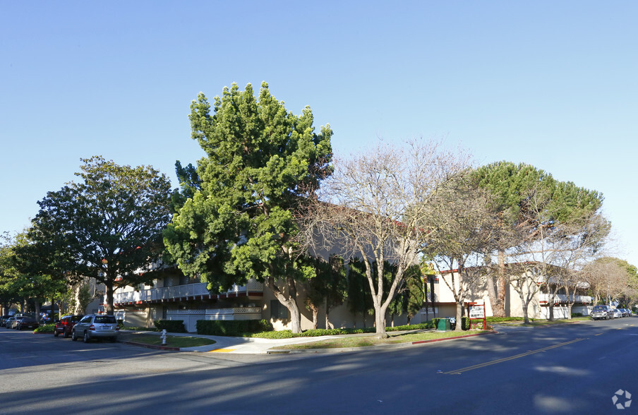 Building Photo - Shoreline Village