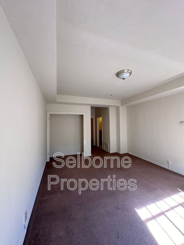 Building Photo - 2501 Ivy Dr