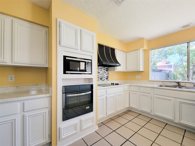 Building Photo - 10130 Berry Limb Dr