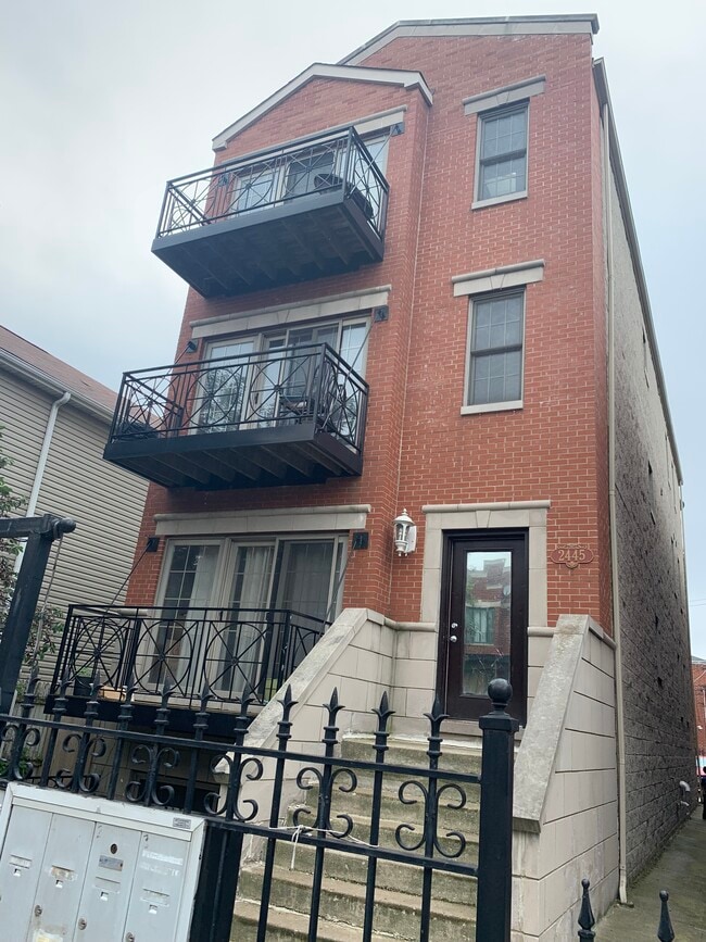 Building Photo - 2445 W Polk St