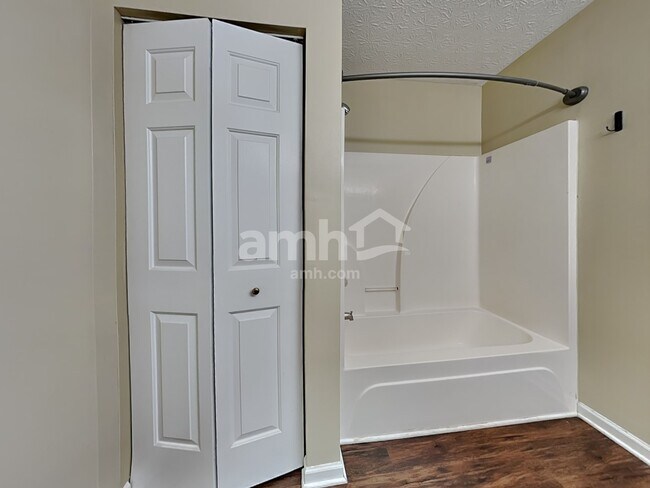 Building Photo - 6031 Delfair Ln