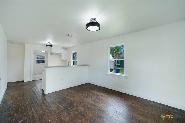 Building Photo - 414 Orange Ave