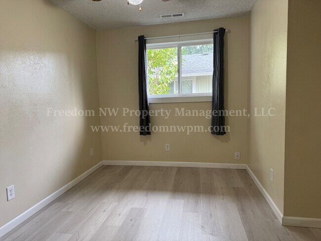 Building Photo - 4410 21st Ct SE