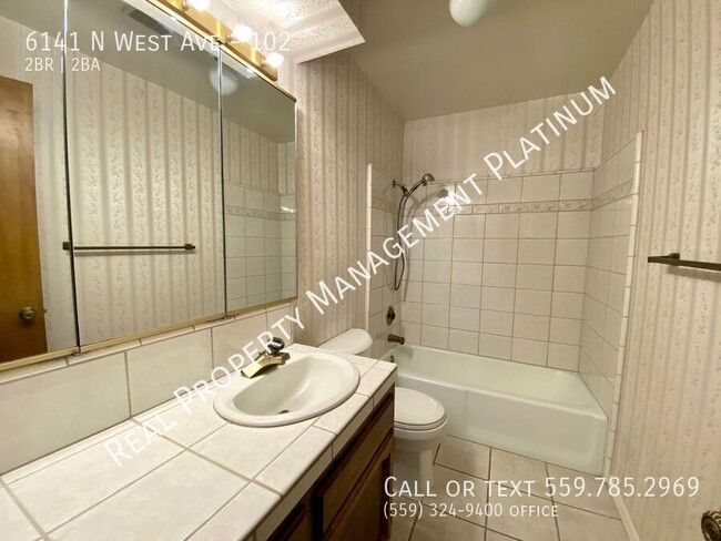 Building Photo - $1,950 Bullard & West, 2 Bed Condo, Commun...