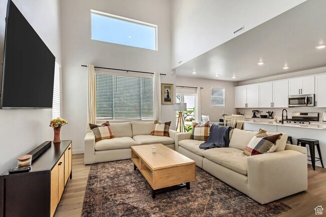 Building Photo - 2003 Red Yearling Dr